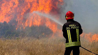 Fermo - Incendi a Francavilla D’Ete e Campofilone, vigili del fuoco in azione